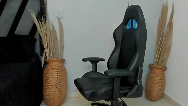 Amelia Brixton online show from January 6, 2026, 4:00 pm