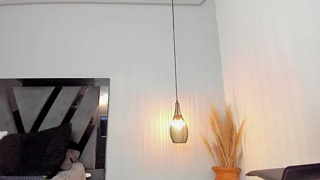 Amelia Brixton online show from March 17, 2026, 5:43 am