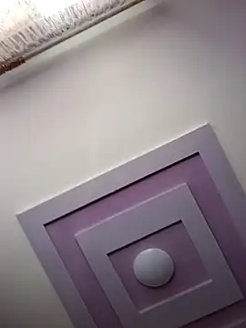 Snapshot of Emeli32-22 chatting on November 4, 2025, 8:18 am Emeli32-22 online show from November 4, 2025, 8:18 am