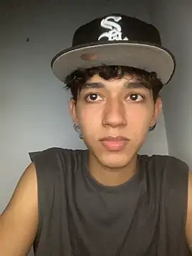 Snapshot of Alex_king17 chatting on April 21, 2026, 10:05 pm Alex king17 online show from April 21, 2026, 10:05 pm