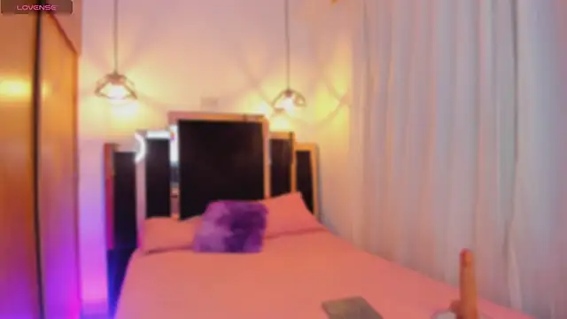 cassieestevens online show from October 18, 2025, 2:24 am