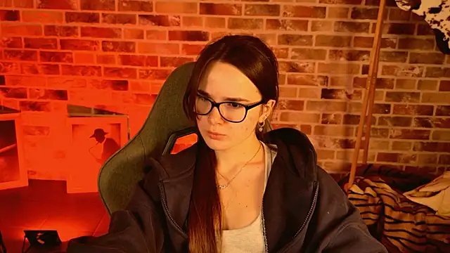 May Bloom online show from March 1, 2026, 10:15 am