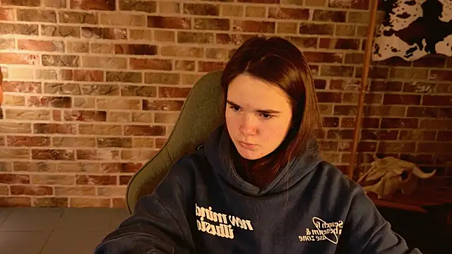 May Bloom online show from November 21, 2025, 5:17 am