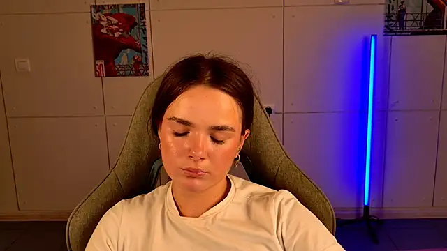 May Bloom online show from October 27, 2025, 5:25 pm