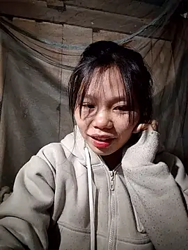 linh-miu99 online show from February 3, 2026, 3:04 am