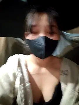 linh-miu99 online show from January 9, 2026, 7:10 pm