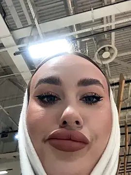 KiraSunshine online show from November 21, 2025, 4:00 am