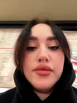 KiraSunshine online show from October 28, 2025, 3:51 am