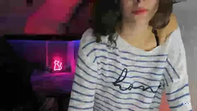 Snapshot of MartesBratty chatting on October 28, 2025, 9:36 pm MartesBratty online show from October 28, 2025, 9:36 pm