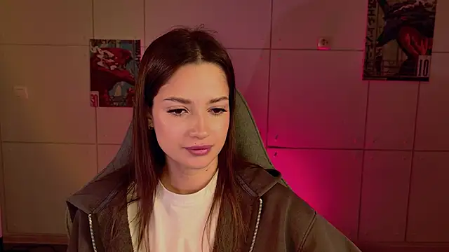 KiraVair online show from November 7, 2025, 9:03 am