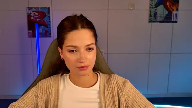 KiraVair online show from October 22, 2025, 1:32 pm