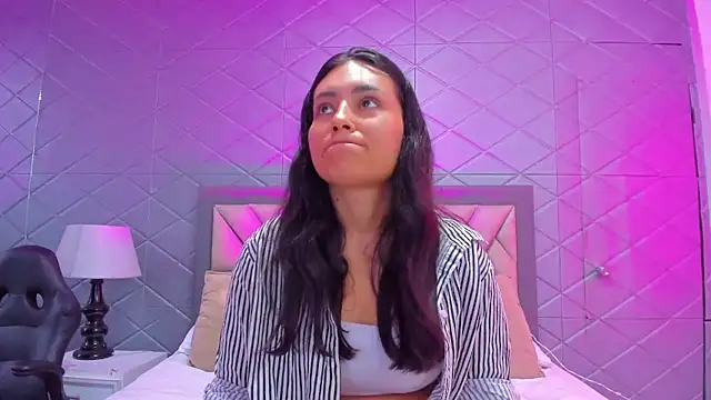 ViolettRouse online show from December 19, 2025, 5:15 pm