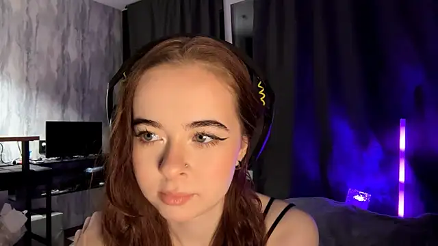 Snapshot of FloralAtoll chatting on November 2, 2025, 3:06 pm FloralAtoll online show from November 2, 2025, 3:06 pm