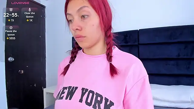 melanie roux   online show from November 26, 2025, 12:38 pm