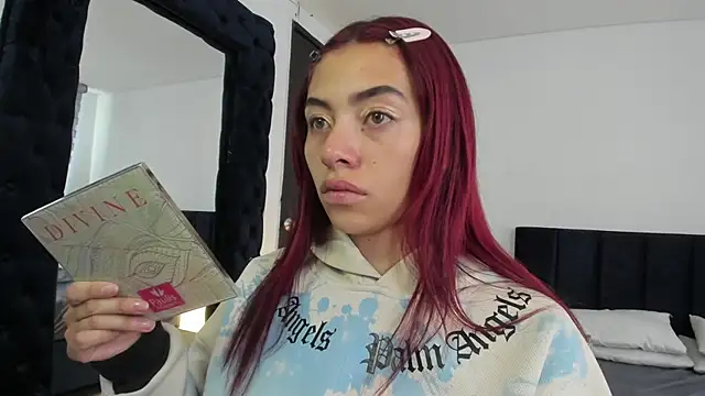 melanie roux   online show from April 23, 2026, 12:40 pm