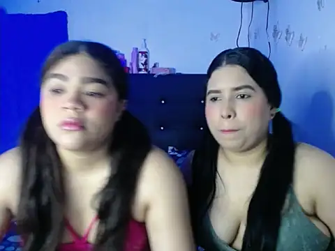 Snapshot of 2moons_full_of_love chatting on November 20, 2025, 12:11 am 2moons full of love online show from November 20, 2025, 12:11 am