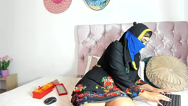 Inaya Khalifa online show from November 23, 2025, 4:22 am