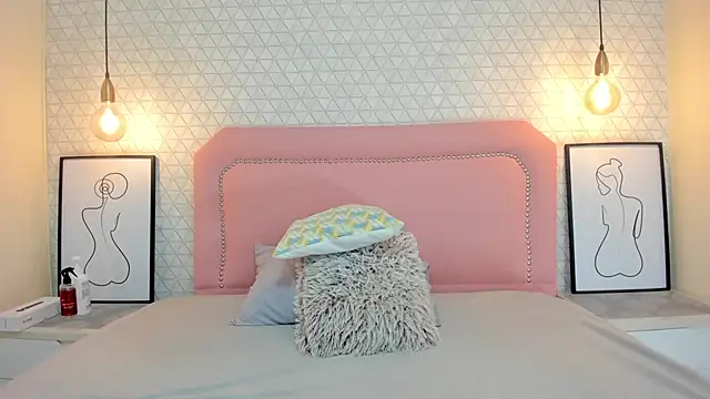 TAYLORMEYER1 online show from November 26, 2025, 3:17 am