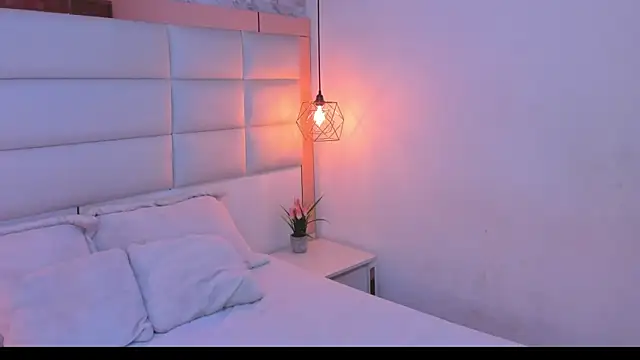 Sofia clk online show from April 18, 2026, 3:31 am