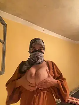 SaraChouchou online show from October 26, 2025, 12:00 am