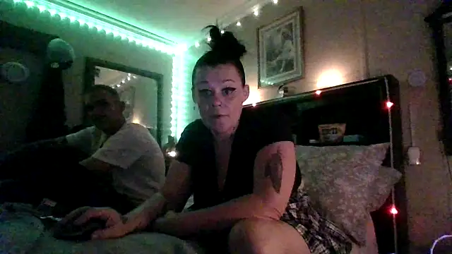 ravenlove1986 online show from November 14, 2025, 5:55 am