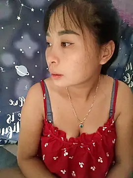 Squirrel-Pear online show from October 26, 2025, 11:38 pm