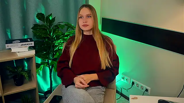 NadinePogar online show from October 24, 2025, 9:41 am