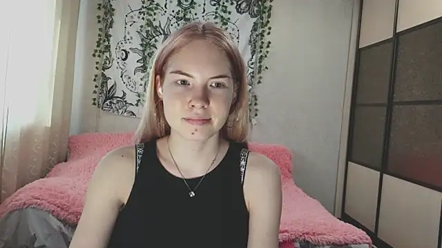 VETT KITTY online show from November 29, 2025, 6:46 am