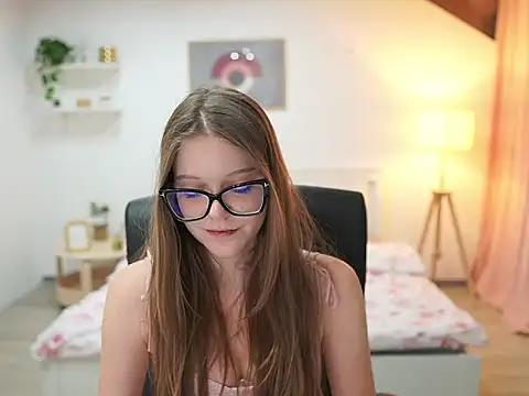 lisa mccoy  online show from October 18, 2025, 1:35 pm