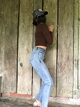 Kylie beem online show from November 12, 2025, 1:32 am