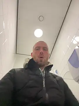 Rotteei1 online show from February 18, 2026, 8:44 am