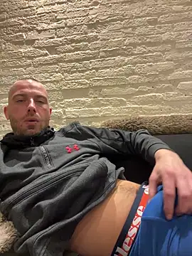 Rotteei1 online show from February 11, 2026, 12:21 am