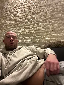 Rotteei1 online show from February 15, 2026, 9:08 am