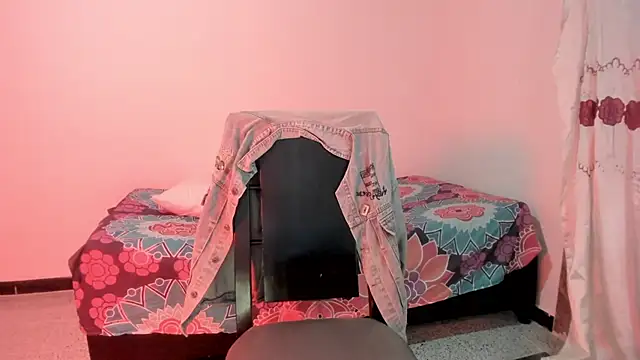 Nikki  uwu online show from April 5, 2026, 7:42 pm