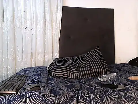 Snapshot of MinnieBee101 chatting on March 2, 2026, 7:15 am MinnieBee101 online show from March 2, 2026, 7:15 am