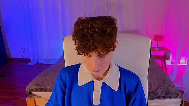 crisp1n online show from November 9, 2025, 4:22 pm