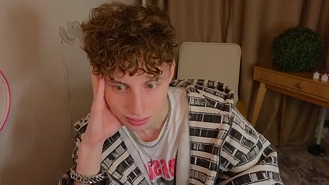 crisp1n online show from February 8, 2026, 1:14 am