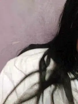 Snapshot of CrystalNeon chatting on November 4, 2025, 3:27 pm CrystalNeon online show from November 4, 2025, 3:27 pm