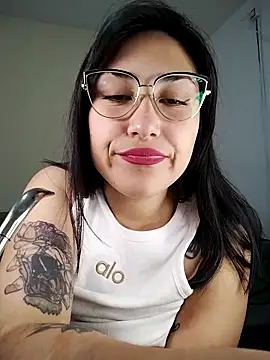 Snapshot of Chinitaaa28 chatting on November 3, 2025, 10:41 am Chinitaaa28 online show from November 3, 2025, 10:41 am