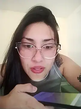 Snapshot of Chinitaaa28 chatting on November 1, 2025, 10:53 am Chinitaaa28 online show from November 1, 2025, 10:53 am