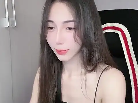 -Alicee- online show from November 6, 2025, 7:56 am