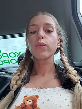 kira mia online show from March 16, 2026, 3:48 pm