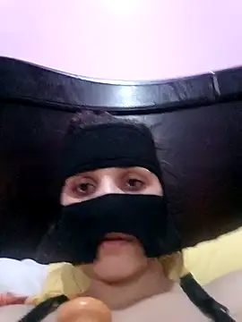 SandyAmr online show from November 6, 2025, 8:51 am