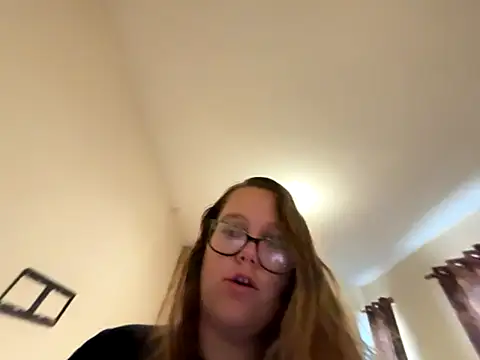 Snapshot of Scarletcum22 chatting on October 28, 2025, 8:46 am Scarletcum22 online show from October 28, 2025, 8:46 am