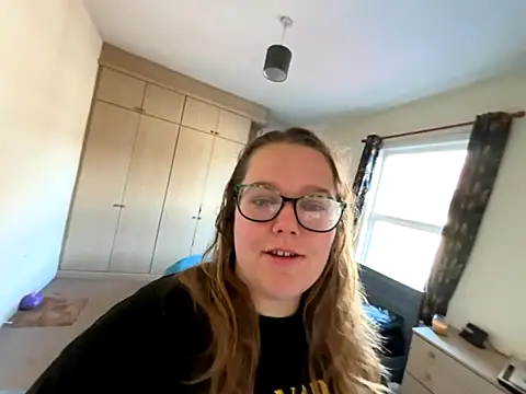 Snapshot of Scarletcum22 chatting on November 2, 2025, 8:30 am Scarletcum22 online show from November 2, 2025, 8:30 am