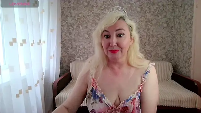 Snapshot of LadyKriss chatting on June 21, 2026, 4:29 am LadyKriss online show from June 21, 2026, 4:29 am