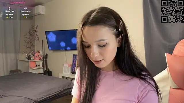 ella simons online show from November 2, 2025, 12:15 am