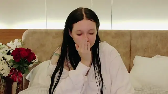 Felicia Herceg online show from March 3, 2026, 6:37 pm