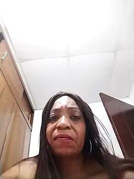 laseducida online show from December 1, 2025, 2:45 am