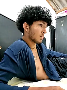 LyliaWood online show from November 14, 2025, 8:01 pm